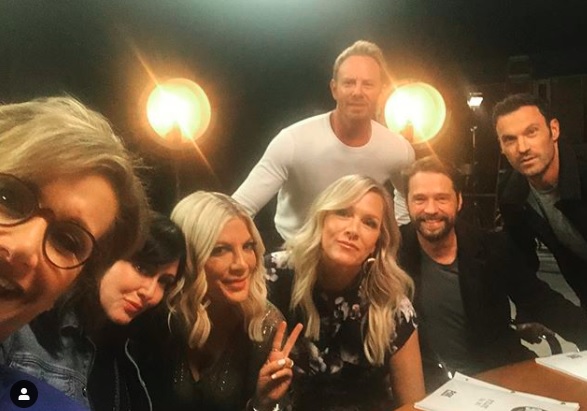 Η πρώτη φωτογραφία των ηθοποιών, που παρά τα δεύτερα (και βάλε...) "'άντα" τους ομολογουμένως παραμένουν γοητευτικοί