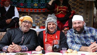 Ο Αγάς των Ολύμπων. Η... Χανούμα αριστερά ή δεξιά, διαλέξτε. Ο Αγάς των Ολύμπων. Η... Χανούμα αριστερά ή δεξιά, διαλέξτε.