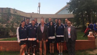 O έλληνας Πρέσβης στο Βελιγράδι με την ελληνική αποστολή τεχνικής κολύμβησης O έλληνας Πρέσβης στο Βελιγράδι με την ελληνική αποστολή τεχνικής κολύμβησης