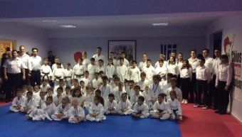 Τη 2η θέση στη γενική κατάταξη των Σωματείων πήρε η Ακαδημία Καράτε Χίου με τις αθλήτριες και τους αθλητές της που πήραν μέρος στους αγώνες.