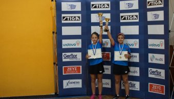 Η Άντζελα Νούρε αριστερά με την Βασιλική Μπουλά δεξιά Η Άντζελα Νούρε αριστερά με την Βασιλική Μπουλά δεξιά