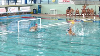 Ο Φίλιππος Καραμπέτσος σε μία από τις 4 αποκρούσεις πέναλτι, αυτή του Μάριου Καπότση