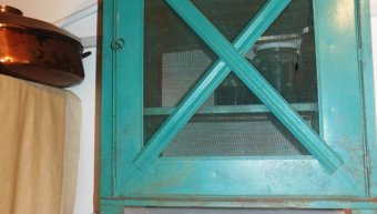 Το πάλαι ποτέ φανάρι («ψυγείο» της εποχής) Το πάλαι ποτέ φανάρι («ψυγείο» της εποχής)