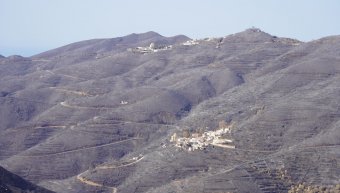 Σε πρώτο πλάνο η Πισπιλούντα και πίσω της η Νέα Ποταμιά