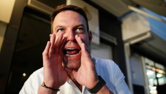 Ας βάλει φρένο Ας βάλει φρένο