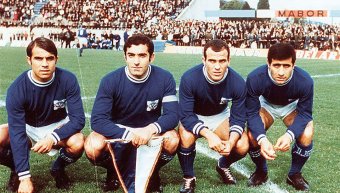 Στη φωτό Κούδας, Σιδέρης, Δομάζος, Παπαϊωάννου με τη φανέλα της Εθνικής.