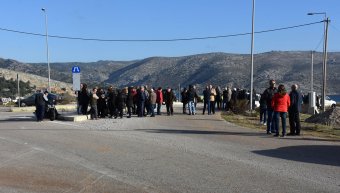 Συγκέντρωση διαμαρτυρίας Λαγκαδούσων στον περιφερειακό δρόμο Συγκέντρωση διαμαρτυρίας Λαγκαδούσων στον περιφερειακό δρόμο