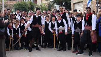 Πληθώρα παιδιών, μικρών, εφήβων, νεαρών και πιο μεστωμένων συμμετείχε στο έθιμο της Μόστρας