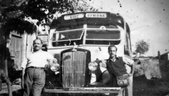 Στα πρώτα δρομολόγια λεωφορείων ο κάθε ιδιοκτήτης είχε τη δική του γραμμή Στα πρώτα δρομολόγια λεωφορείων ο κάθε ιδιοκτήτης είχε τη δική του γραμμή