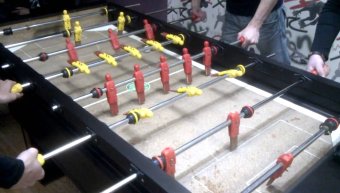 Παίζοντας ποδοσφαιράκι…