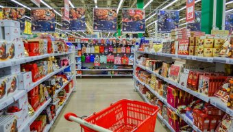 Σήμερα, όχι μόνο επάρκεια τροφίμων υπάρχει, όχι μόνο υπερεπάρκεια, αλλά και του πουλιού το γάλα βρίσκεις