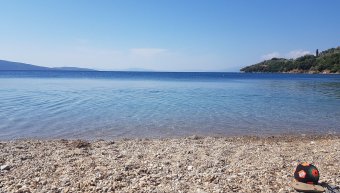 Τι απολαυστική που είναι η θάλασσα όταν είναι… «λάδι»