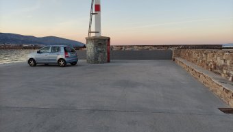 καθαρό από βλακώδη "συνθήματα" το φαναράκι