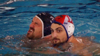 Από το παιχνίδι του ΝΟΧ με τον Πανιώνιο στη Νέα Σμύρνη, ο Μιμίδης σε μια μονομαχία του με τον Καρακάση