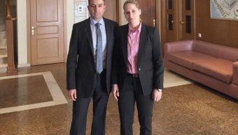 Η Βάσω Τσαρούχα και ο Βαλάντης Κοντίλης χθες το μεσημέρι στην Πάτρα, λίγο πριν αναχωρήσουν από το ξενοδοχείο για το γήπεδο του Απόλλωνα, όπου μαζί με τον βολιώτη Θανάση Δεσλή έβγαλαν άνετα το παιχνίδι.