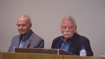 Πάνος Καρασούλης αριστερά, Μανώλης Γλέζος δεξιά