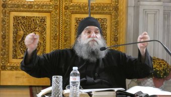 Καταπέλτης ο π. Ευάγγελος Παπανικολάου για όσα συμβαίνουν μέσα στο χώρο της εκκλησίας.