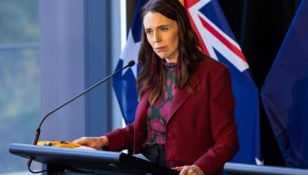 Η Τζασίντα Άρντερν, πρωθυπουργός της Νέας Ζηλανδίας, ανακοίνωσε ότι εγκαταλείπει το αξίωμά της καθώς κουράστηκε.