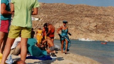 Πέρα απ' τη λαμπερή πλευρά και την άφθονη σαμπάνια, υπάρχει και η πραγματικότητα 