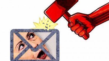 Eικάζεται ότι Ρώσοι χάκερς βρίσκονταν πίσω από το χτύπημα στη Χίλαρι Κλίντον και είτε πρόκειται περί εικασίας με βάσεις στην πραγματικότητα είτε για τεχνολογικά παραφουσκωμένα σενάρια, το μόνο σίγουρο είναι ότι κανένας λογαριασμός ανθρώπου στη Επιτροπή Δημοκρατικών δεν θεωρείται πλέον ασφαλής. 