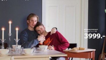 Η εταιρεία ζήτησε στο κοινό να φωτογραφηθεί στα καταστήματά της για το επόμενο εξώφυλλο 