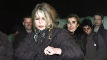 Η σταρ του γαλλικού σινεμά επιτίθεται στον Εμανουέλ Μακρόν 