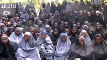 Οι μαθήτριες βρίσκονταν σε μια ομάδα περίπου 220 κοριτσιών που είχαν απαχθεί το 2014 από ένα σχολείο στο χωριό Τσιμπόκ 