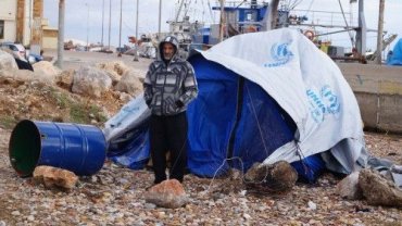 Η οργάνωση προτείνει ακόμη μία σειρά από μέτρα για τους πρόσφυγες και ειδικότερα για όσους ανήκουν σε ευάλωτες ομάδες 