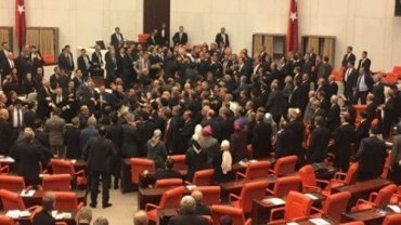 Άναψαν τα αίματα το βράδυ 