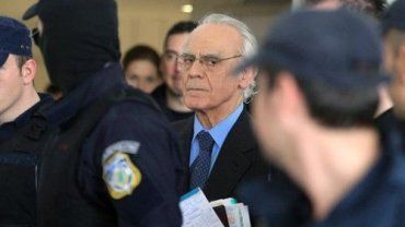 Ο πρώην υπουργός αρνήθηκε και πάλι τα πάντα, υπό τις παρατηρήσεις Ζήγρα ότι "κατέστρεψε τη χώρα και συνεχίζει να μιλάει" 