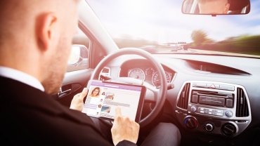 αυτόνομο όχημα, τάμπλετ, επιχειρηματίας