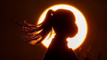 girl_with_mask_with_sun_back