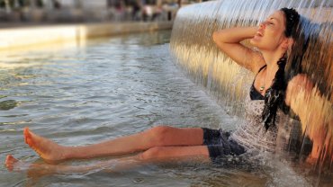 γυναίκα, νερό, καύσωνας