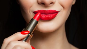 κόκκινα χείλη