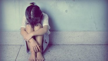 κορίτσι κακοποίηση κατάθλιψη