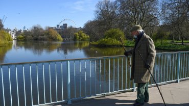 old_man_with_mask_front_lake