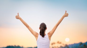 γυναίκα, χέρια ψηλά, χαρά, αυτοεκτίμηση