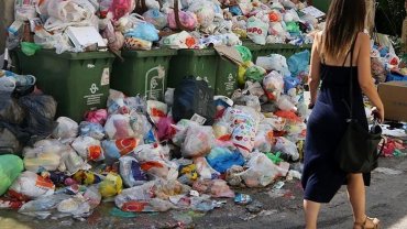 τόνοι σκουπίδια