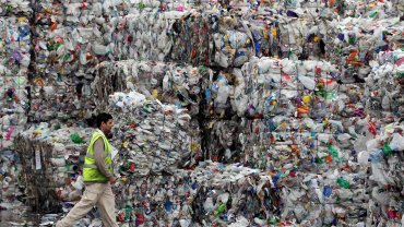 τόνοι πλαστικών σκουπιδιών