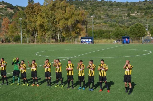 Ο Κανάρης, όπως παρατάχθηκε στο πρώτο παιχνίδι των πλέι οφ στην Καλαμωτή, όπου πήρε τη νίκη απέναντι στην τοπική ομάδα. Η ομάδα του Μανώλη Παπαδόπουλου την περασμένη Τετάρτη έφτασε στην επιτυχία επί του Ποσειδώνα σε ένα παιχνίδι με αρκετή δόση τύχης. Φωτό: www.sportschios.gr