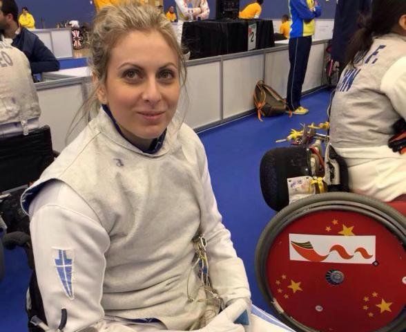 ΧΙΩΤΙΚΗ ΠΑΡΟΥΣΙΑ ΚΑΙ ΣΤΟΥΣ ΠΑΡΑΟΛΥΜΠΙΑΚΟΥΣ ΑΓΩΝΕΣ: Τρίτη και 13… θα χαμογελάσει στο Ρίο η Κέλλυ Λουφάκη Η 1η Ελληνίδα που θα πάρει μέρος στην ξιφασκία με αμαξίδιο στην ιστορία της διοργάνωσης