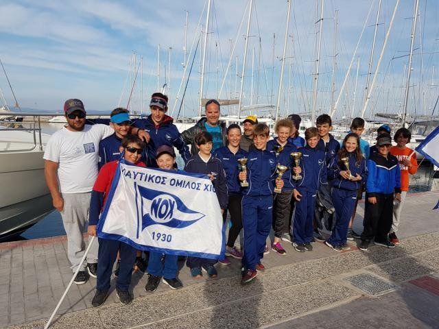 Με 16 αθλητές και αθλήτριες συμμετείχε στο Περιφερειακό Πρωτάθλημα Αιγαίου και Κρήτης ο Ν.Ο. Χίου. Η χιώτικη ομάδα σε πλήρη παράταξη, στο φωτογραφικό στιγμιότυπο με τον προπονητή του Ομίλου στα λέιζερ, Μάρκο Παγούδη και τον έφορο ιστιοπλοΐας Γιάννη Αναδιώτη.