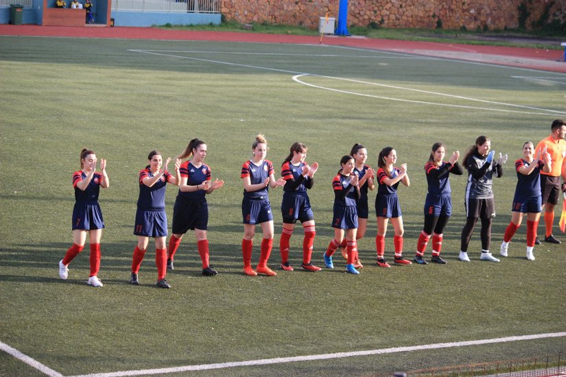 Η γυναικεία ομάδα του Ολυμπιακού Χίου/Κλασικού