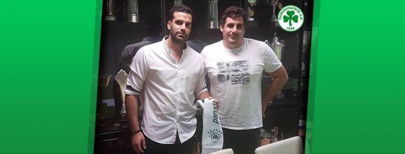 Ο Γιάννης Γαβαλάς δεξιά με τον Βασίλη Δαβίλα αριστερά, τερματοφύλακα, που επίσης μεταγράφηκε στο τριφύλλι