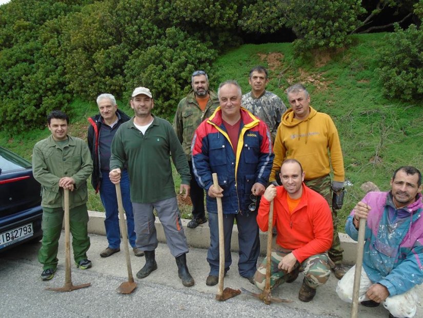 Η φωτό αρχείου από δενδροφύτευση στα Θυμιανά.