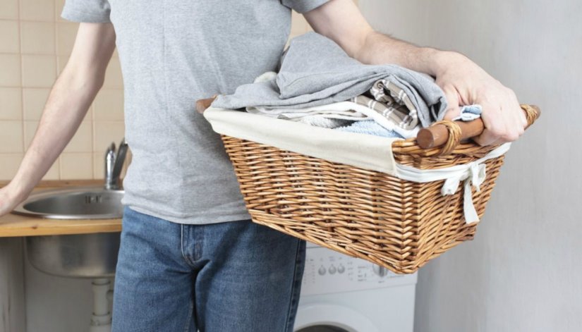 Ανεπίδεκτοι μαθήσεως οι πιο παλιοί άντρες στις δουλειές του σπιτιού…