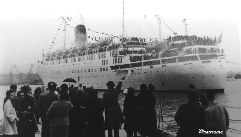 Αποχαιρετισμοί… Φωτό Pireorama Αποχαιρετισμοί… Φωτό Pireorama