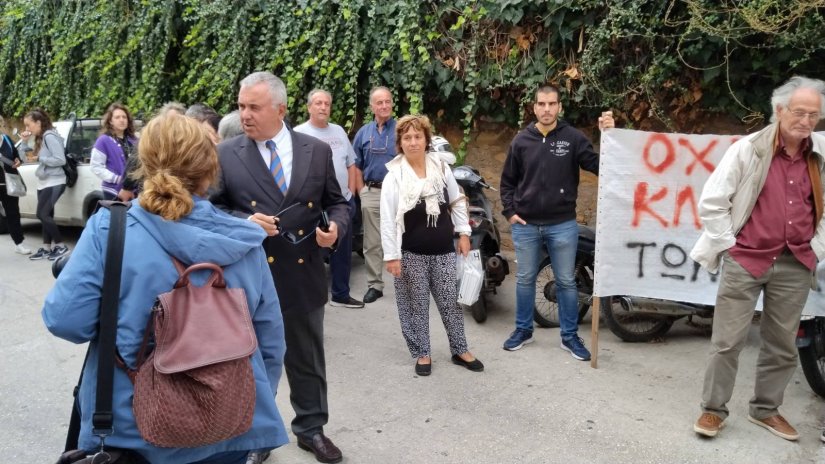 Και ο βουλευτής Χίου του ΠΑΣΟΚ, Σταύρος Μιχαηλίδης, στην Αστυνομία Χίου για συμπαράσταση των συλληφθέντων Και ο βουλευτής Χίου του ΠΑΣΟΚ, Σταύρος Μιχαηλίδης, στην Αστυνομία Χίου για συμπαράσταση των συλληφθέντων