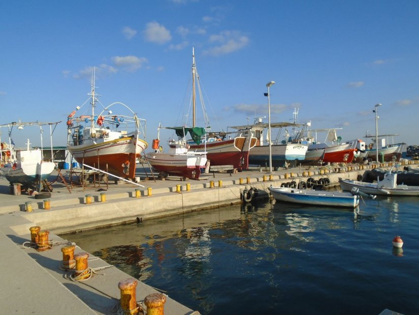 Βγήκαν τα κότερα στη στεριά για να μην κινδυνεύουν το χειμώνα αλλά και για συντήρηση, όπως και πολλές βάρκες… Βγήκαν τα κότερα στη στεριά για να μην κινδυνεύουν το χειμώνα αλλά και για συντήρηση, όπως και πολλές βάρκες…