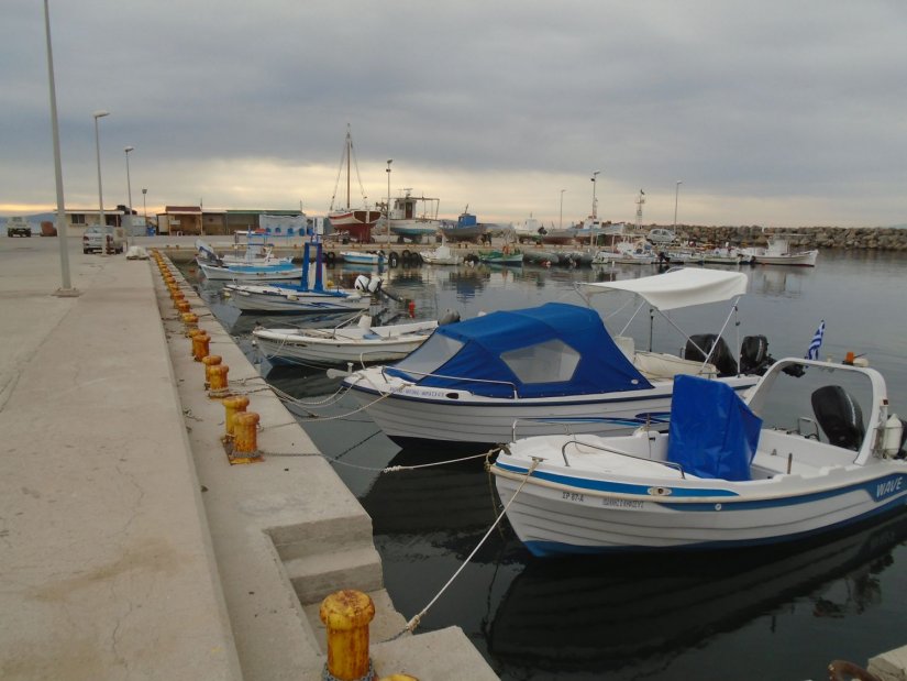 Σπατάλη νερού στο λιμανάκι της Αγ. Ερμιόνης